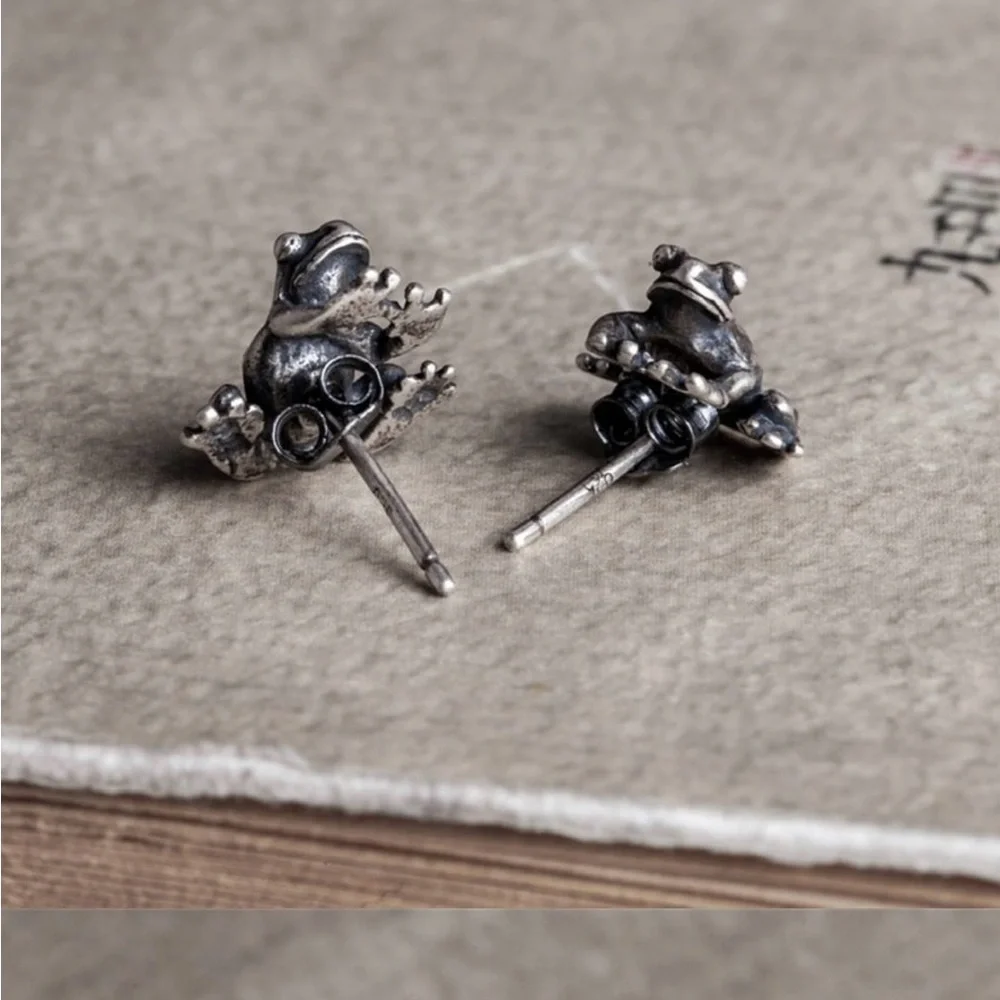 S925 SINGLE ACCENT Frog Ear Nail Rock Personality Earring